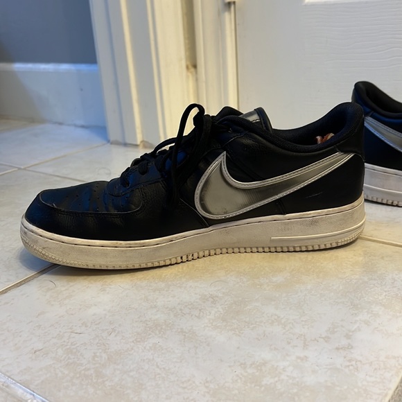 Black Nike Air Force 1 (US-11) - Picture 4 of 8